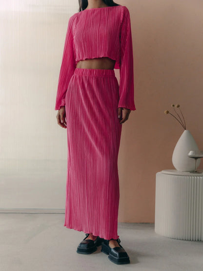 Stylish mid-length skirt and sleeve top suit in green or rose red, a versatile and fashionable outfit for Kiwi women