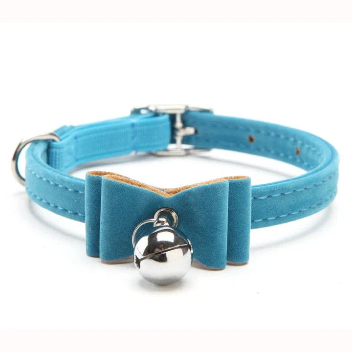 Premium velvet elastic collar with bell for cats, designed for the discerning Kiwi feline