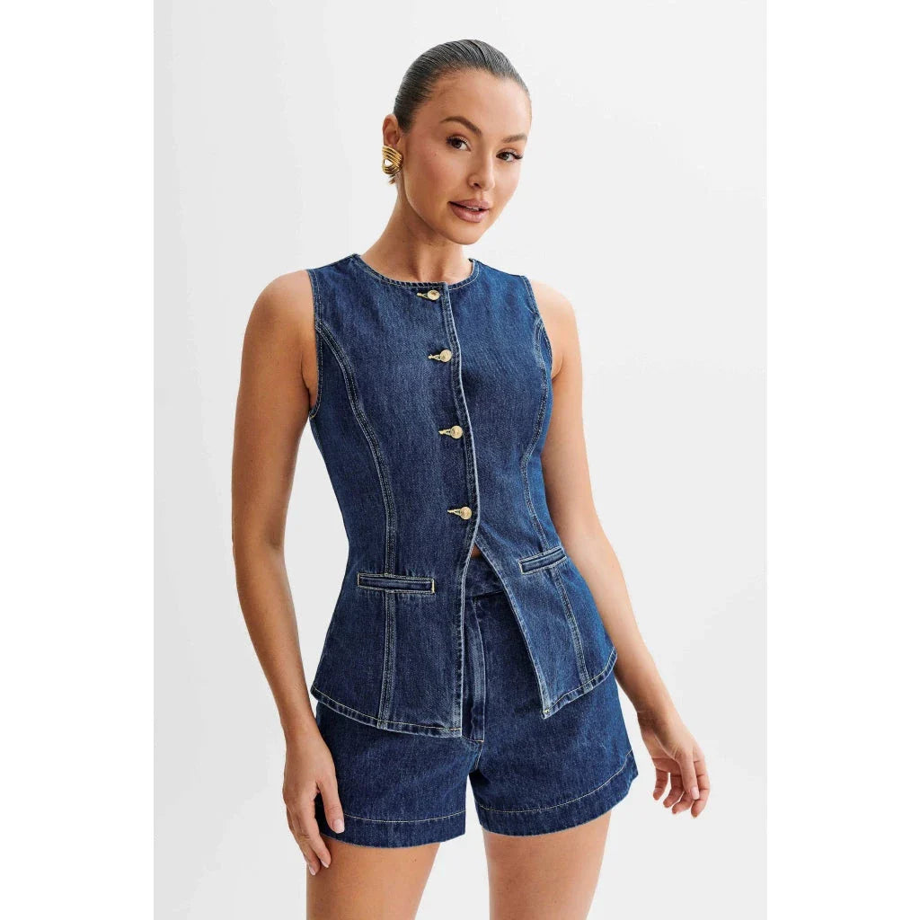 A stylish denim two-piece summer set with a sleeveless vest and wide-leg shorts, perfect for embracing the Y2K fashion trend in New Zealand.