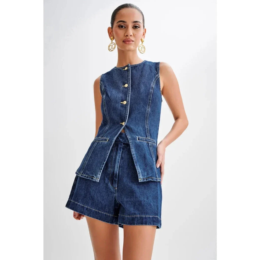 A stylish denim two-piece summer set with a sleeveless vest and wide-leg shorts, perfect for embracing the Y2K fashion trend in New Zealand.