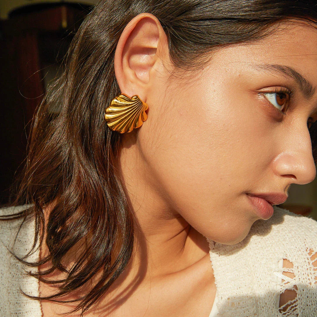 Elegant 18K gold-plated stainless steel shell-shaped earrings with a minimalist and timeless design