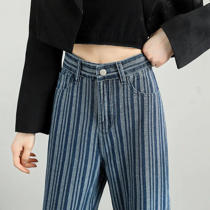 Fashionable striped wide-leg jeans for Kiwi women, featuring a high-waist design, premium cotton-viscose blend, and unique wash treatments.