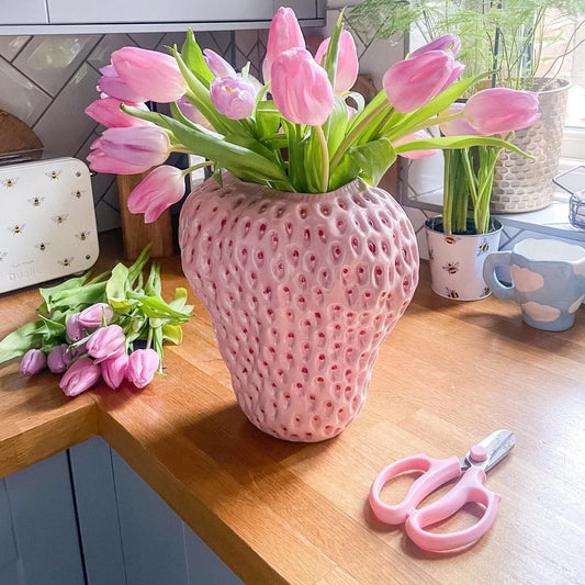Stylish strawberry-shaped ceramic vase in various colors and sizes, perfect for adding Kiwi charm to your home decor