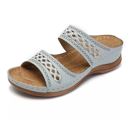 Stylish plaid pattern sandals with flat platform and slip-on design for women