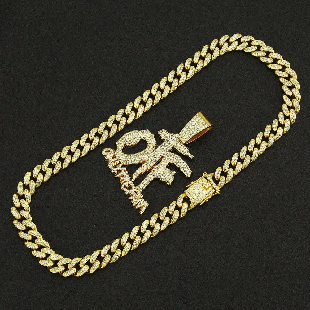 Glamorous diamond-inlaid pendant necklace in gold and silver colors, featuring a unique stitching pattern and adjustable Cuban chain