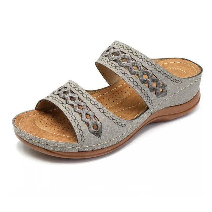 Stylish plaid pattern sandals with flat platform and slip-on design for women