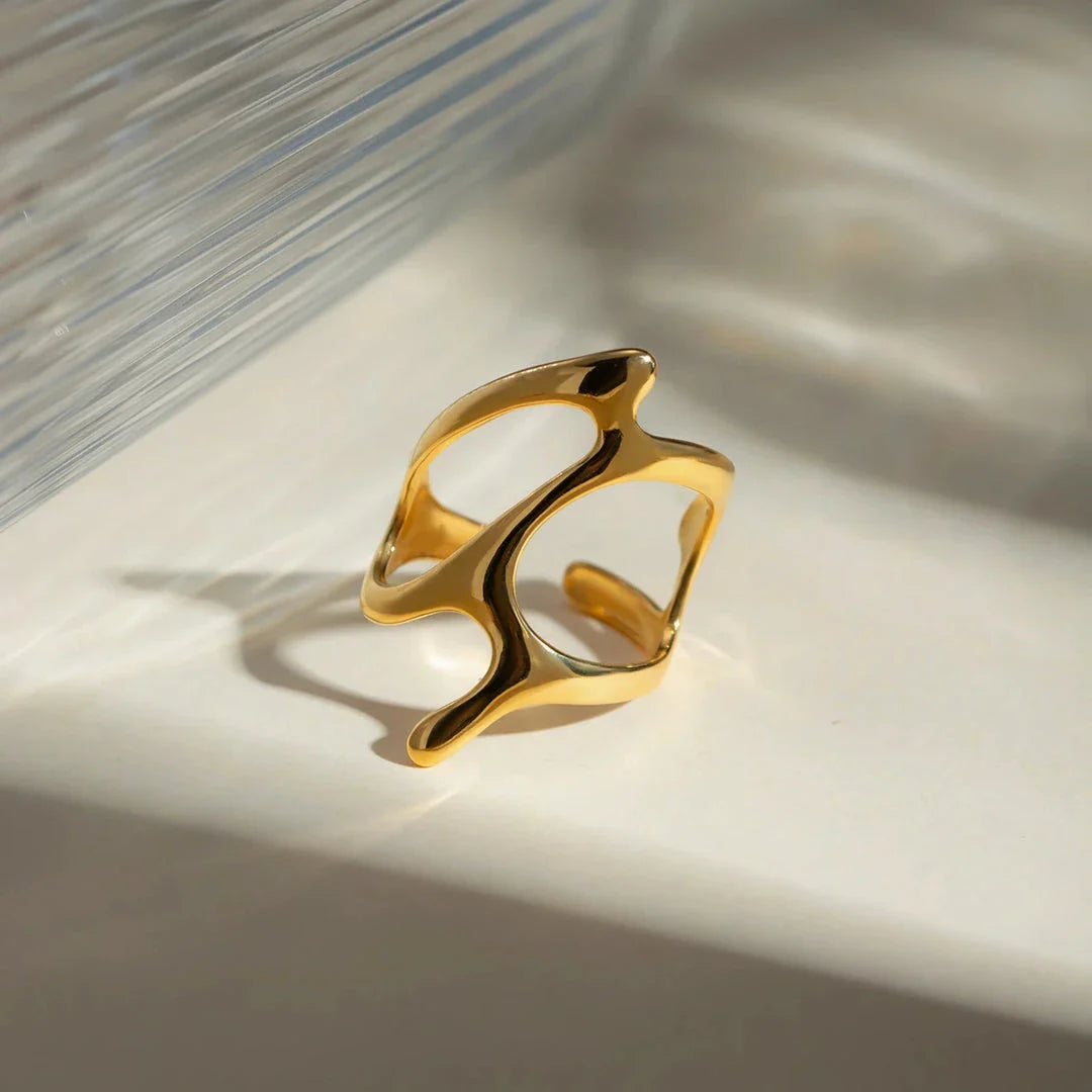 Chic stainless steel ring with irregular geometry design and 18K gold plating, a durable and stylish accessory for everyday wear