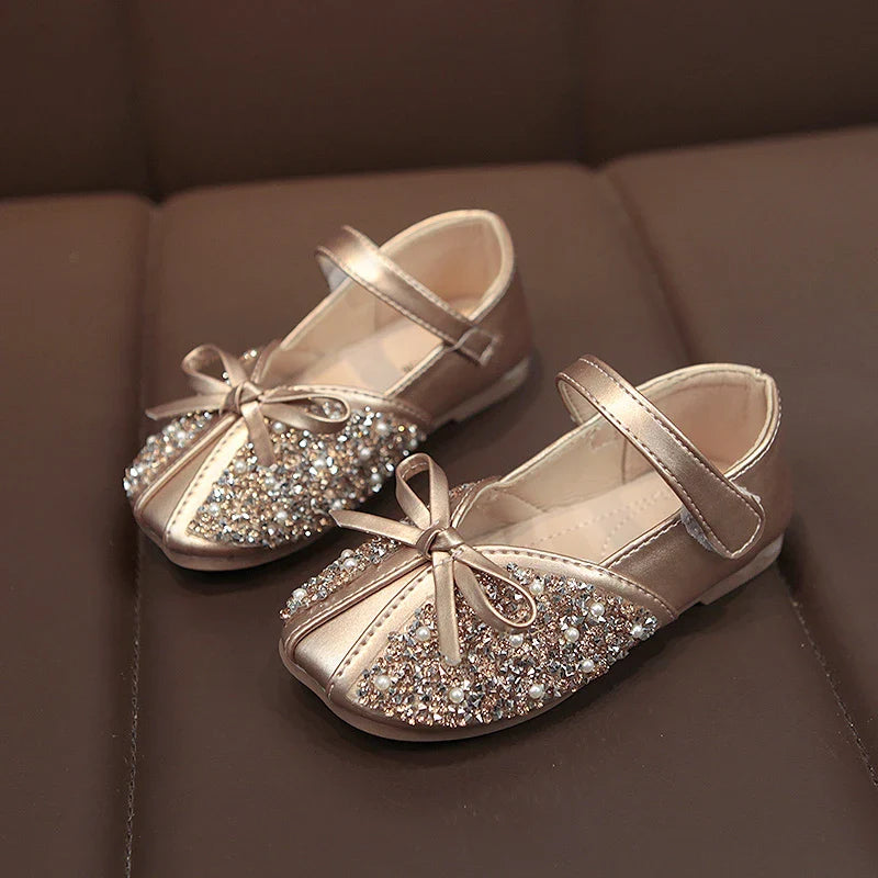 Girls' leather shoes with rhinestone accents, suitable for ages 3 to 9 years old