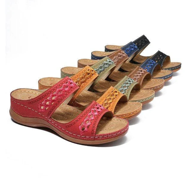 Stylish plaid pattern sandals with flat platform and slip-on design for women