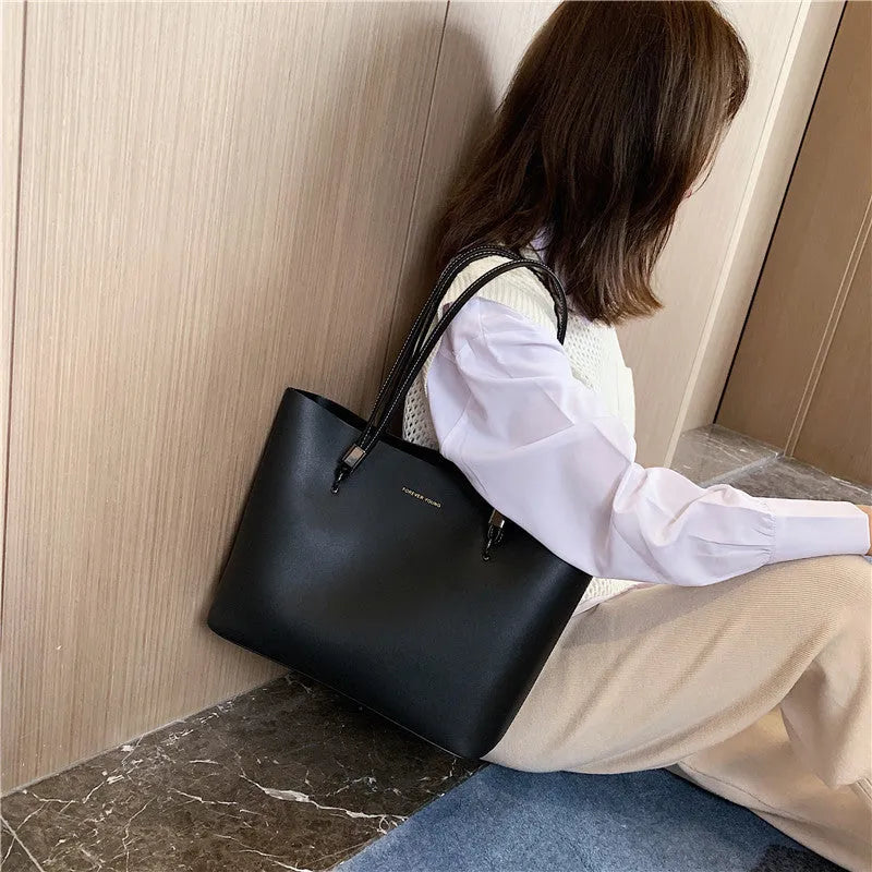 Retro women's large capacity PU shoulder bag with spliced design in brown colour