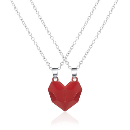 Minimalist matching heart pendant necklace for couples with magnetic closure