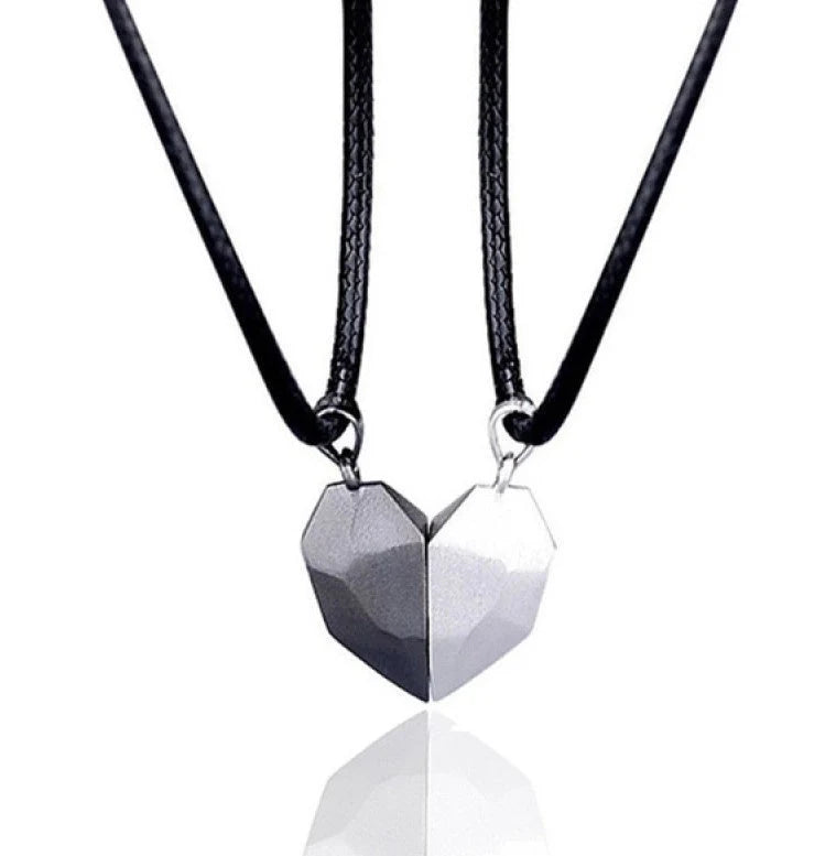 Minimalist matching heart pendant necklace for couples with magnetic closure