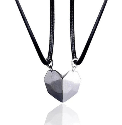 Minimalist matching heart pendant necklace for couples with magnetic closure