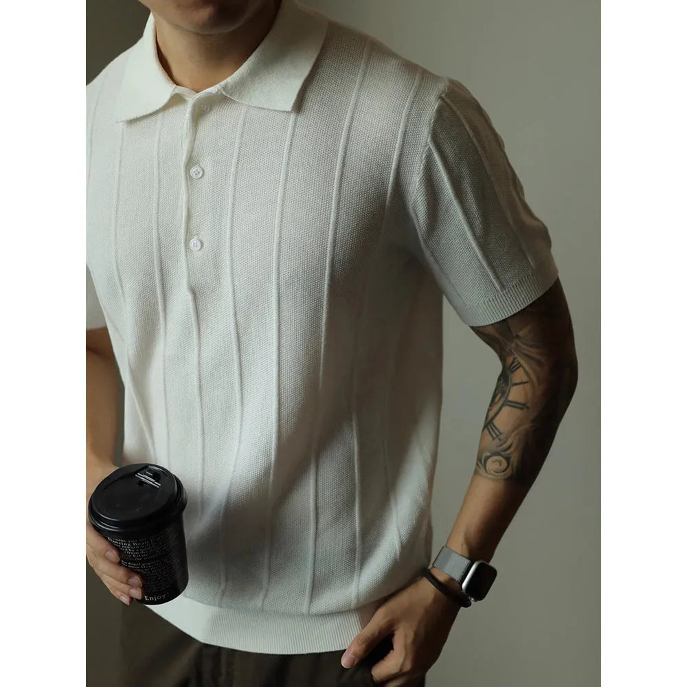 Men's loose fit solid colour basic t-shirt in black or white.