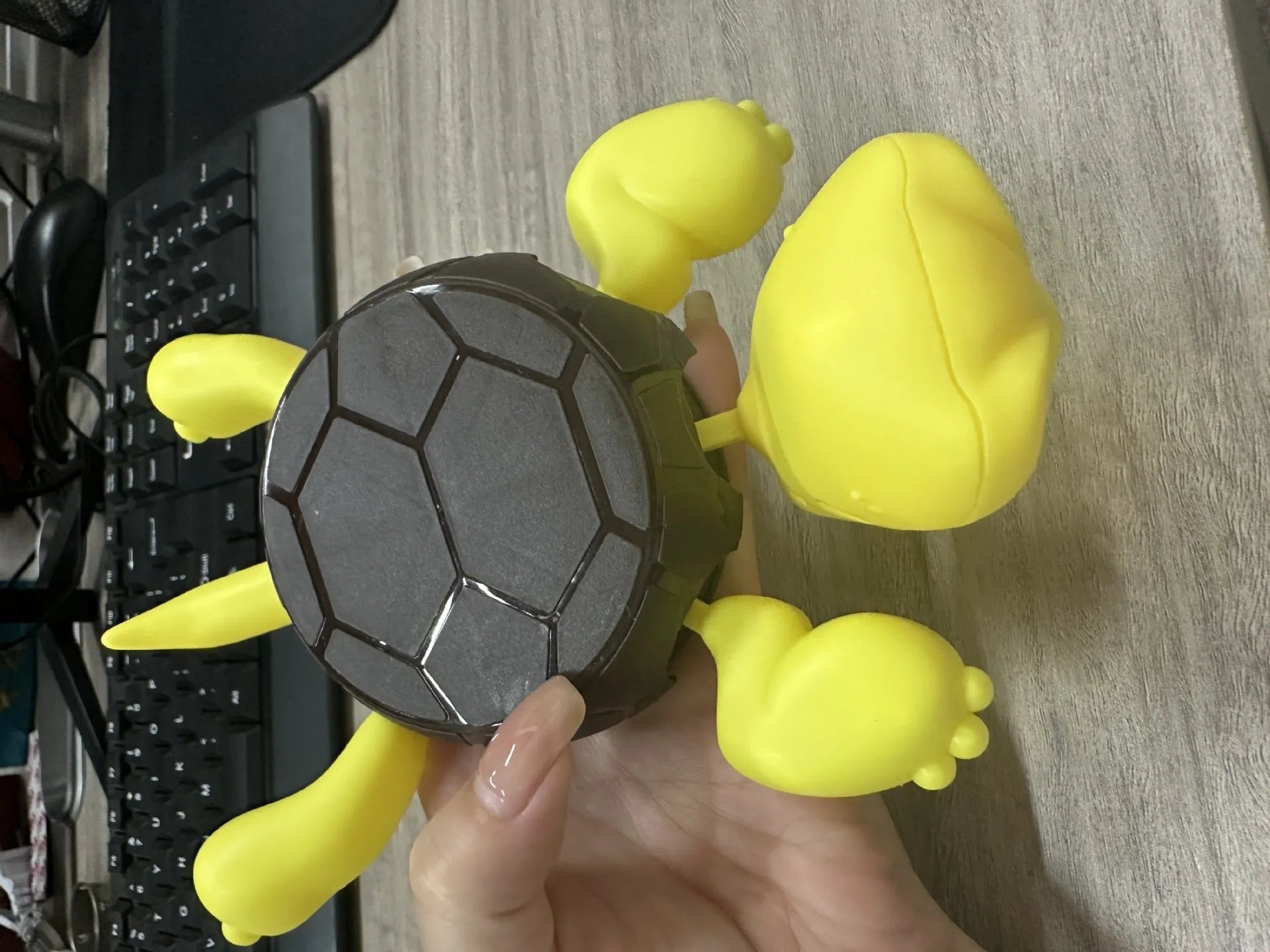 ABS plastic turtle-shaped coaster for heat insulation in a choice of four colours.