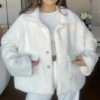 Cozy faux fur jacket in various colors with a loose, single-breasted design and fleece lining for winter comfort and style