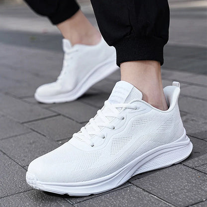 Men's lace-up running shoes with breathable mesh upper in various colours