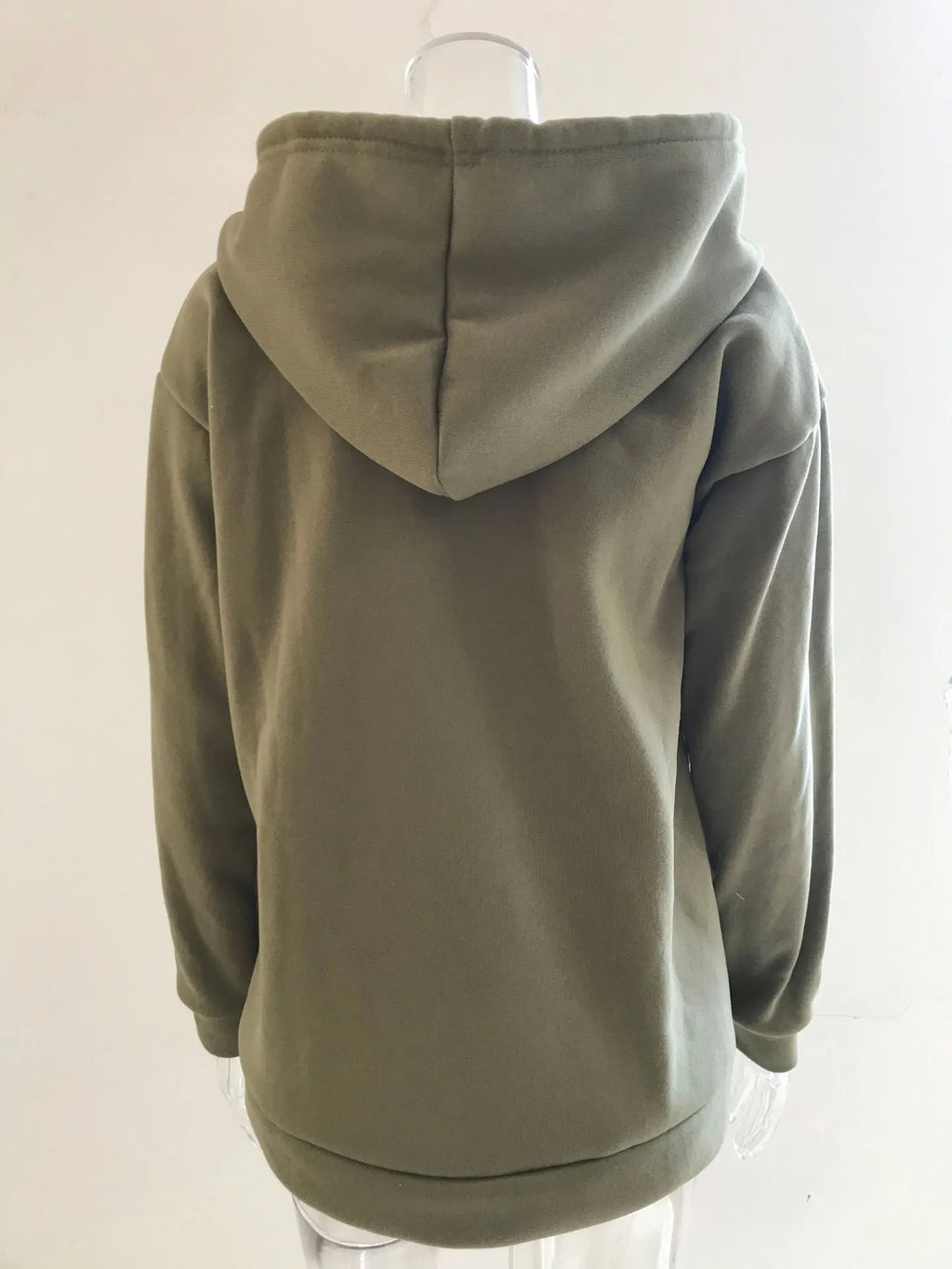 Men's loose fitting casual hooded sweater in black, collarless with long sleeves, straight tube cut