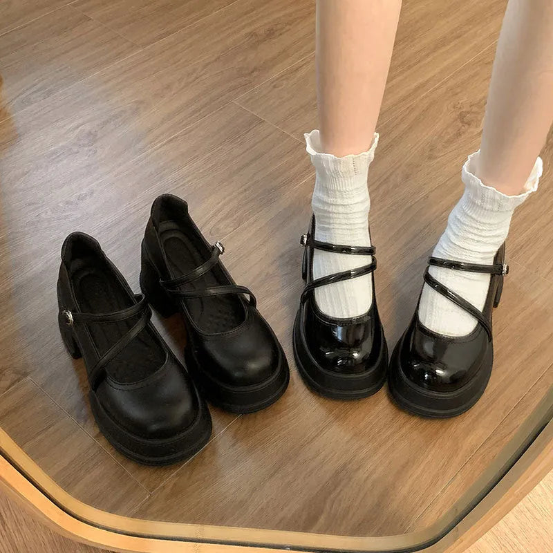 Black matte leather shoes for women with chunky heel, low-top style, and imitation leather lining