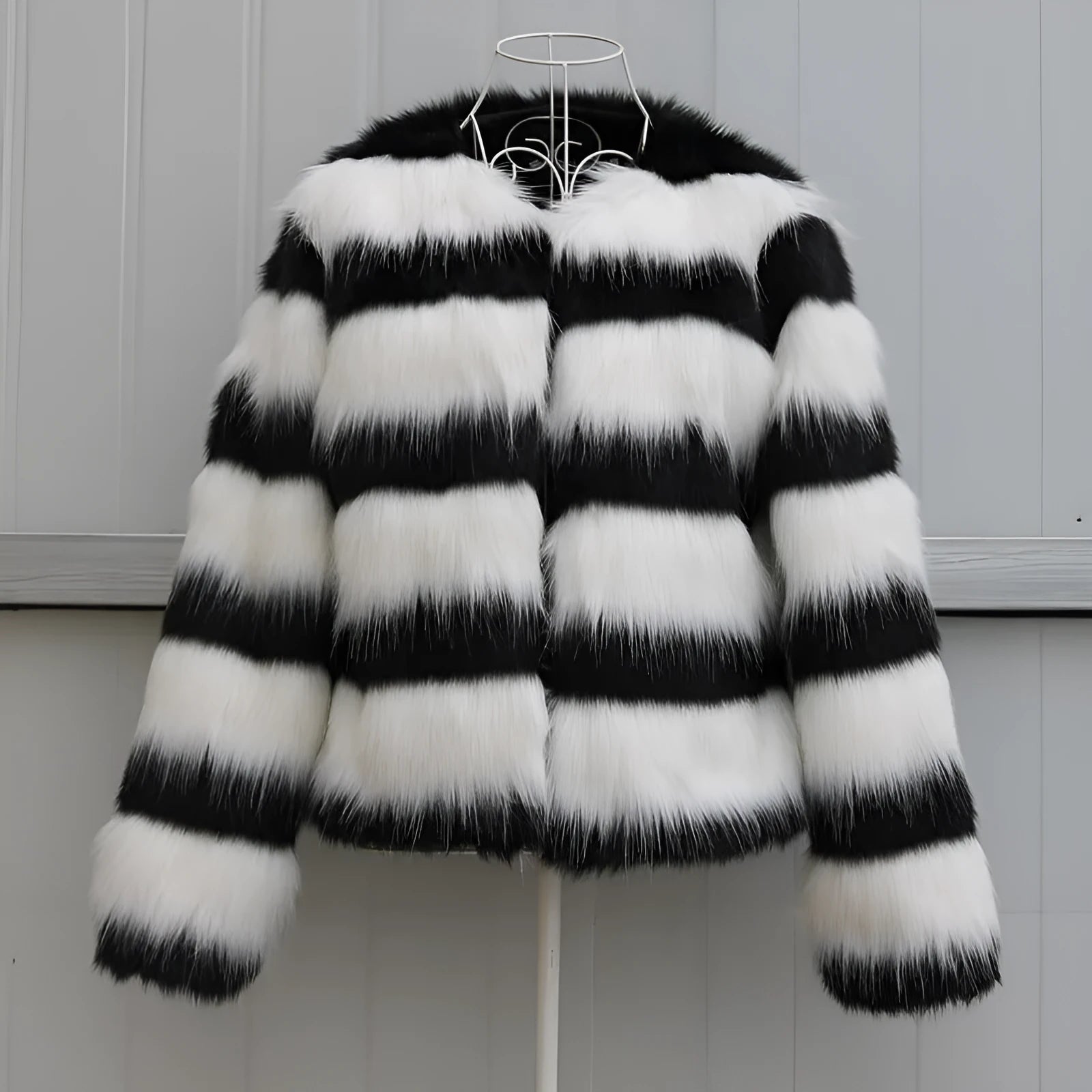 Women's black and white striped faux fur long-sleeved jacket for street fashion