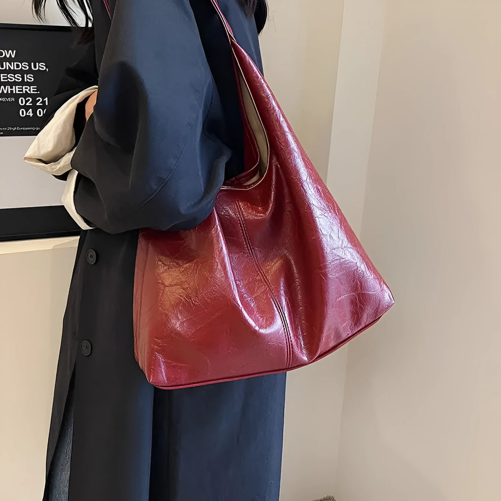 Soft PU leather large capacity shoulder bag in street style with sandwich pocket.