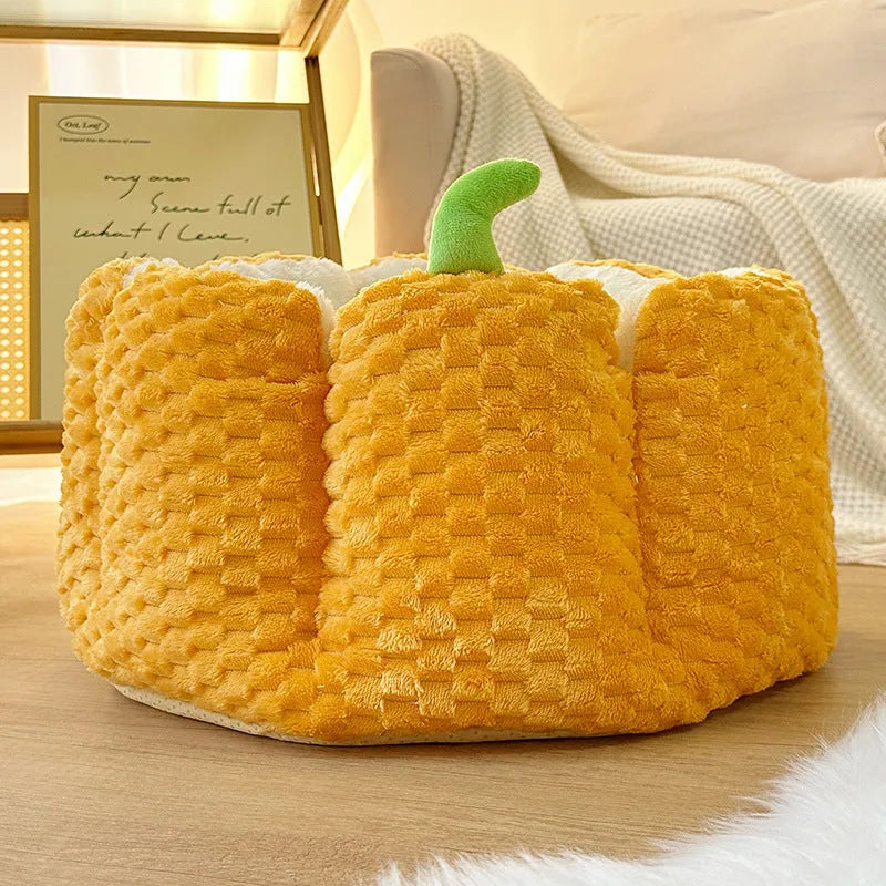 Pumpkin-shaped pet bed with raised sides in two sizes for cats and small dogs