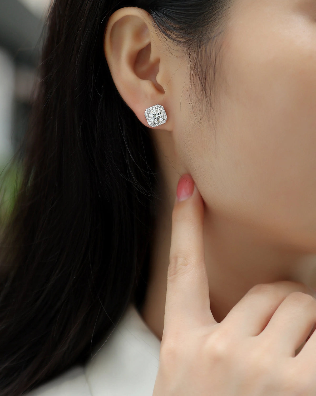 Rose In The Heart earrings set with 1-carat moissanite stud earrings in heart design, S925 silver platinum-plated, gift box packaging
