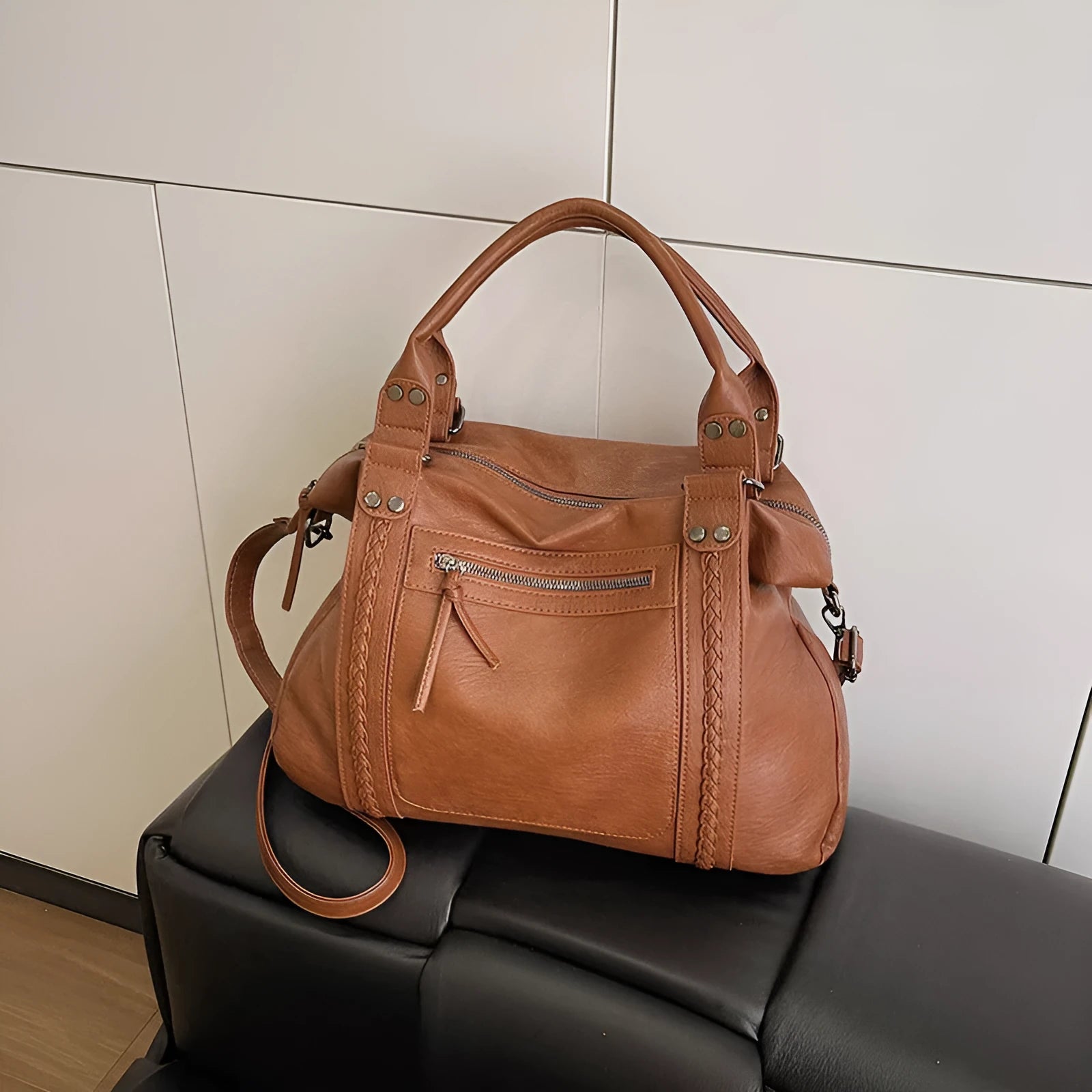 Women's retro trend shoulder crossbody bag in PU leather, black colour, 38x12x25cm, single strap, lightweight 0.6kg