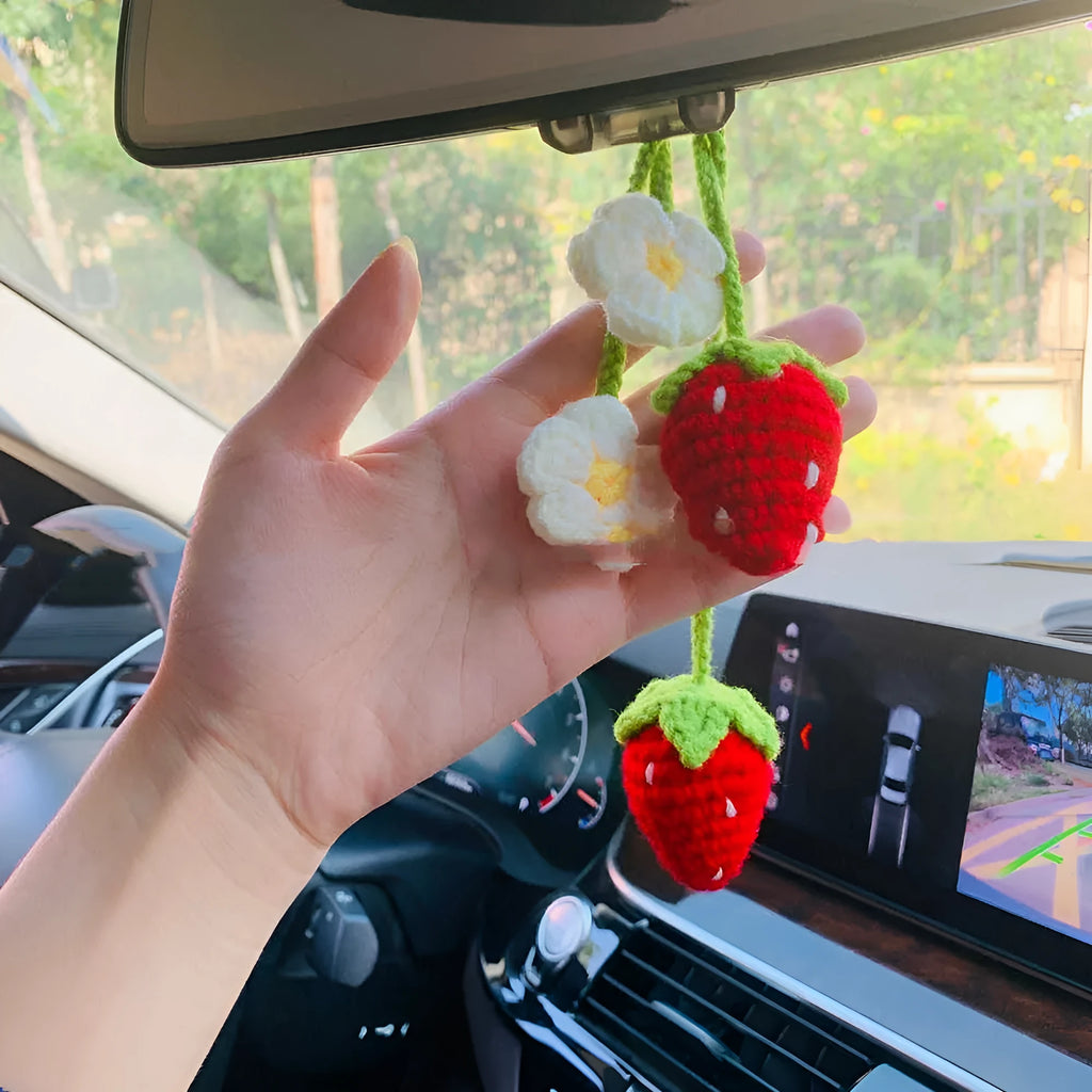 Handmade woven strawberry-shaped car pendant decoration in natural cotton and hemp fibres.