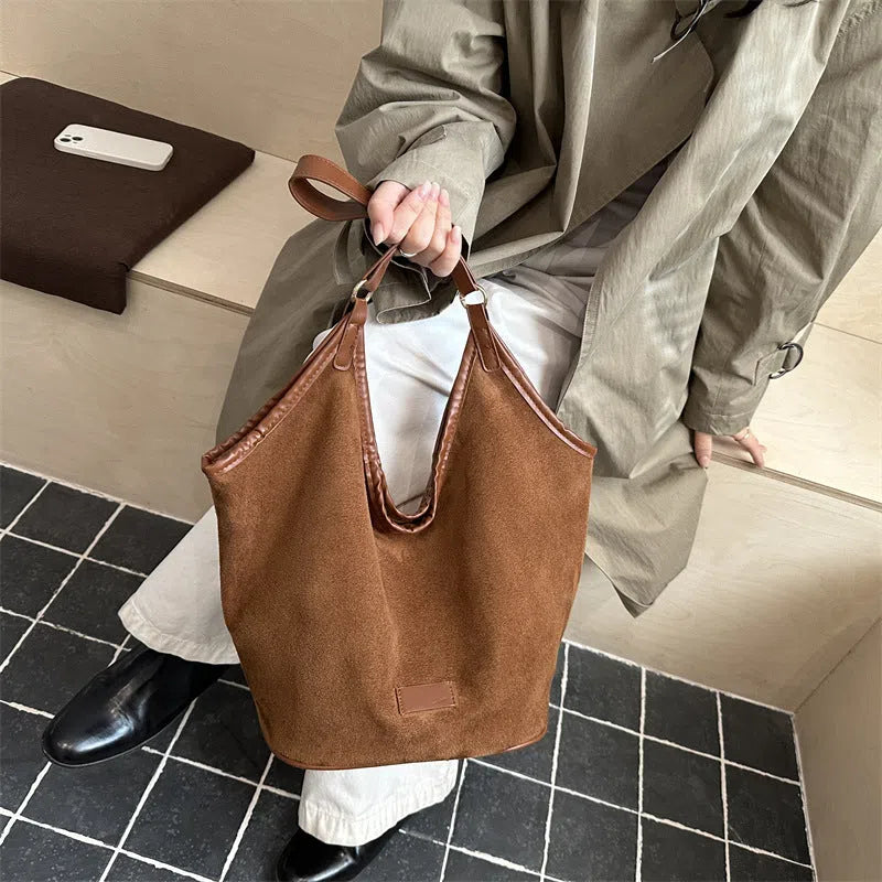 Women's corduroy high-capacity tote bag, 45x20.5x37.5 cm, with stitched seams, cross-over strap, Coffee colour option