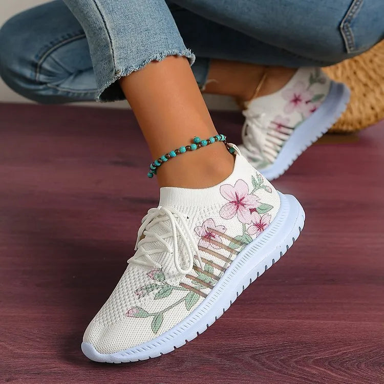Women's milky white mesh flyknit running shoes with rubber sole and round toe
