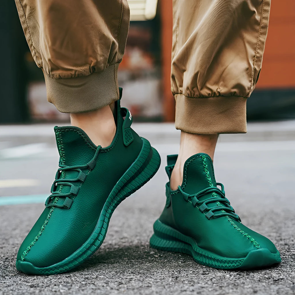 Men's low top sports casual shoes in artificial leather with front lace-up and EVA sole, available in black