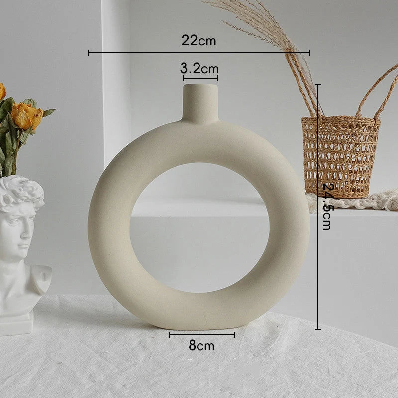 Simplicity Ceramic Vase for dry flower arrangement in Nordic home decor