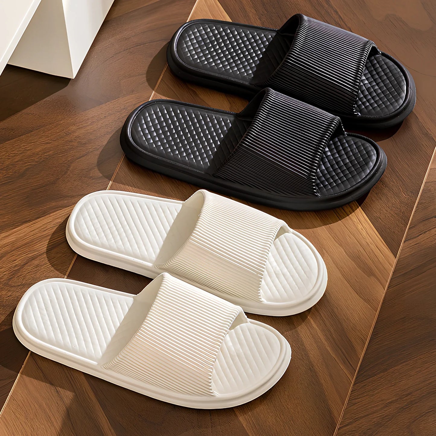 Summer slippers with rhombus pattern and non-slip foam soles for indoor wear