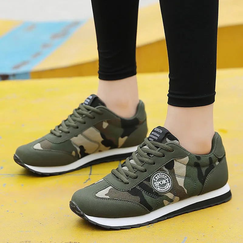 Camouflage pattern men's and women's running shoes with suede upper and low-top design