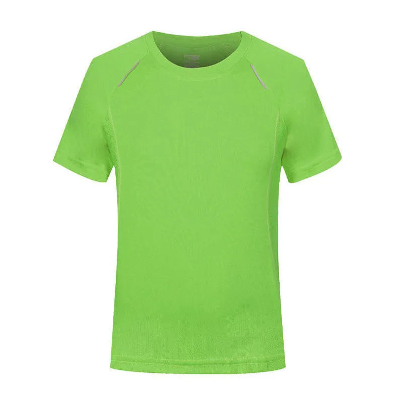 Slim fit solid colour T-shirt in viscose quick-dry fabric on a hanger.