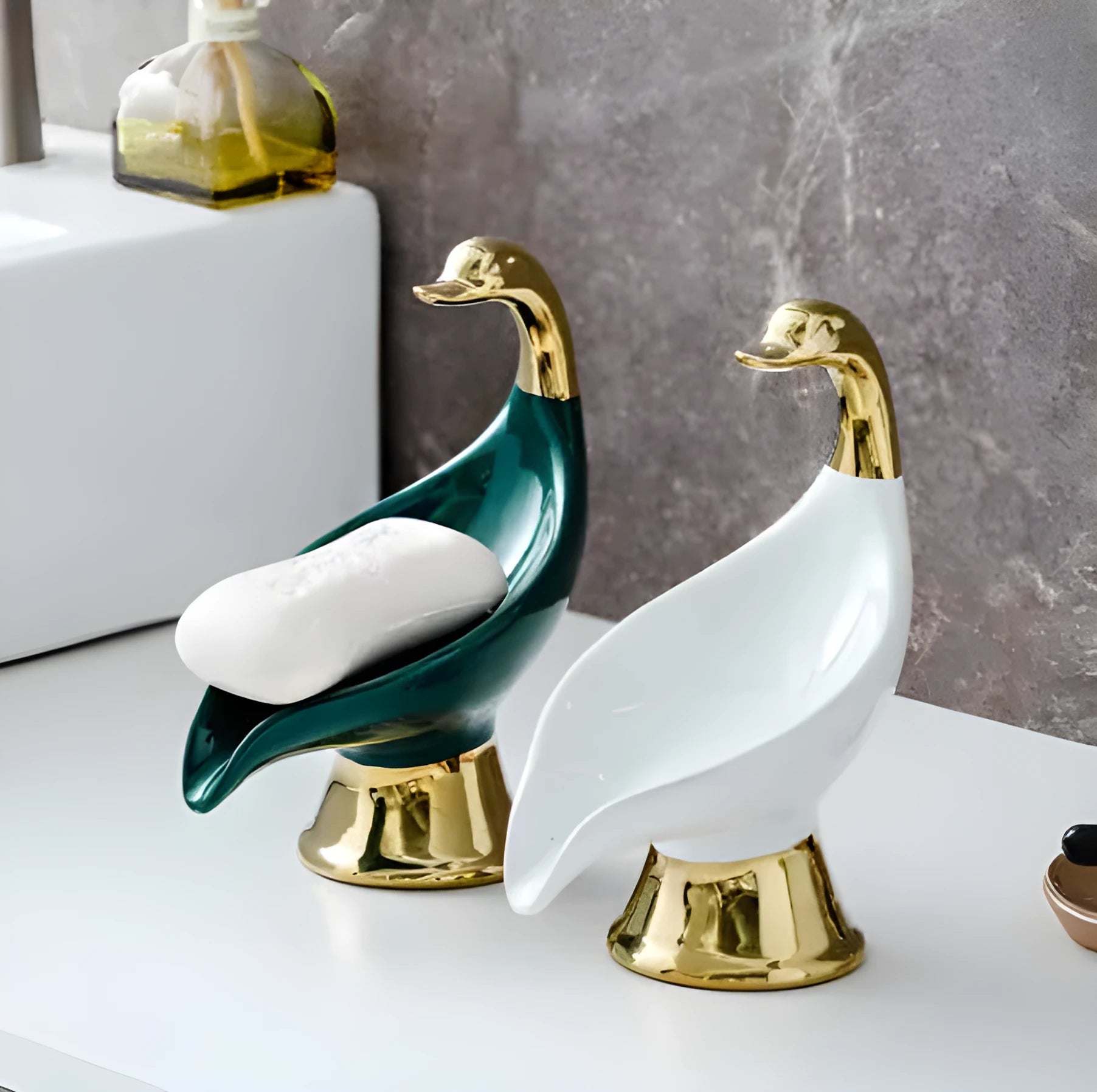 Creative ceramic swan soap dish with lid in white colour for bathroom countertop