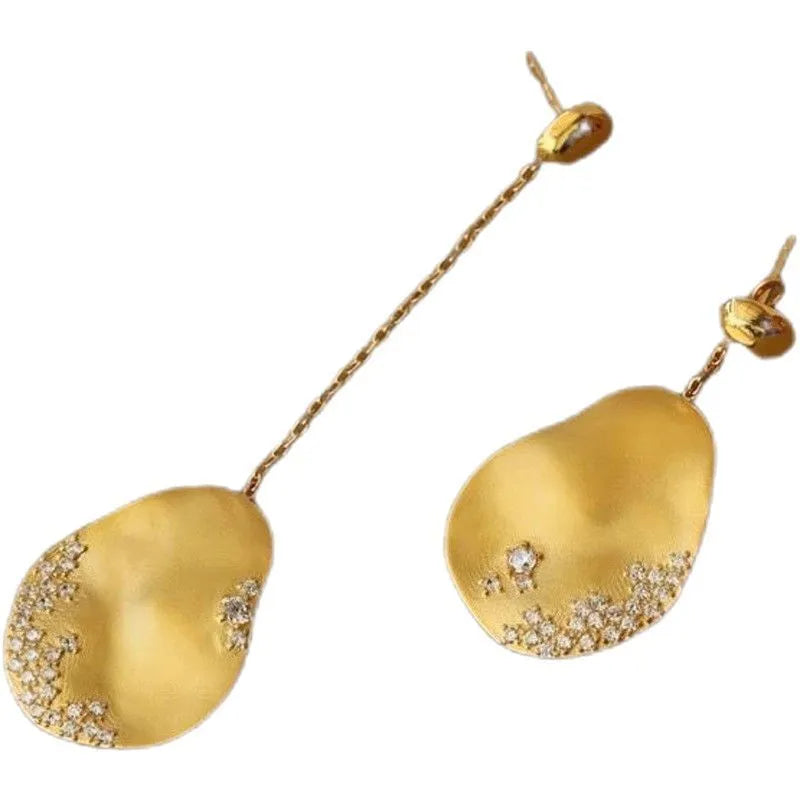 Asymmetric floral earrings with zircon mosaic detail in gold or silver colour