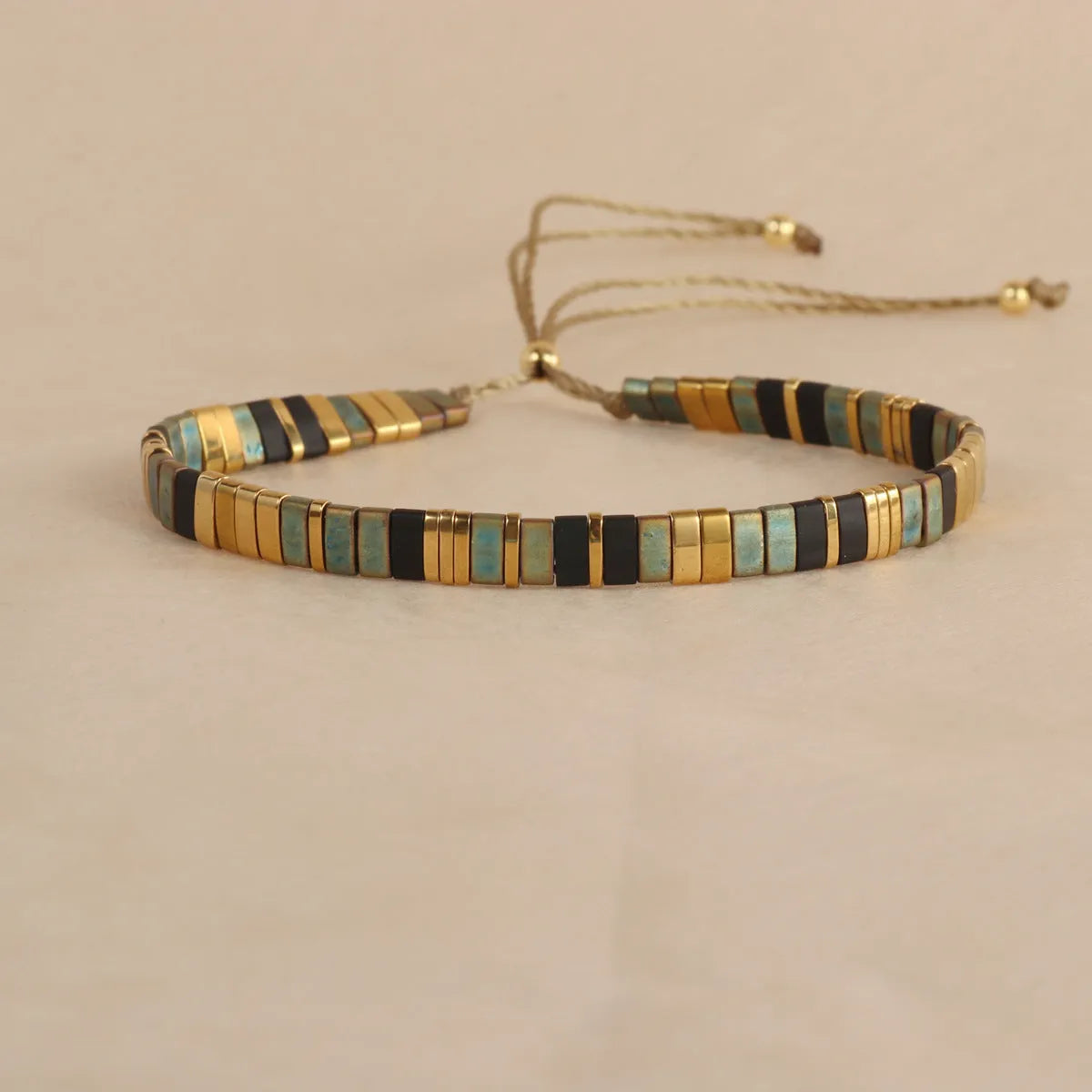 Geometric glass beaded bracelet in five colours for European American fashion