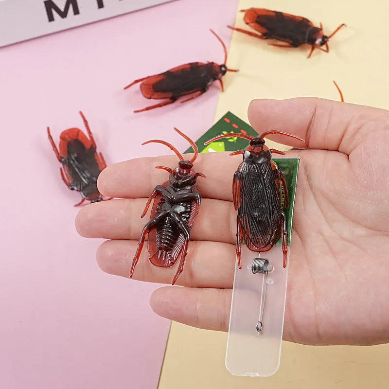 Cockroach chewing gum spoof toy in startled chewing gum colour, 9x2x1.5cm plastic PVC iron paper gag