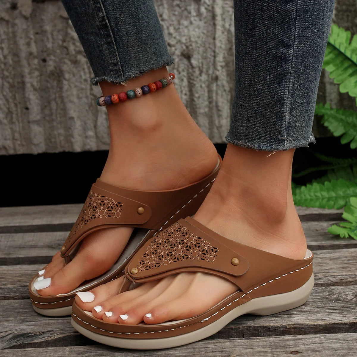 Women's PU thong sandals with segmented toe design in various colours