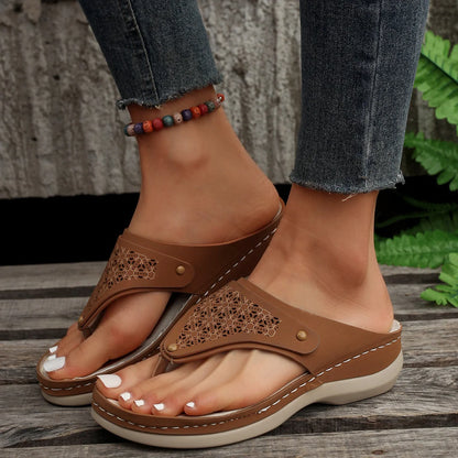 Women's PU thong sandals with segmented toe design in various colours
