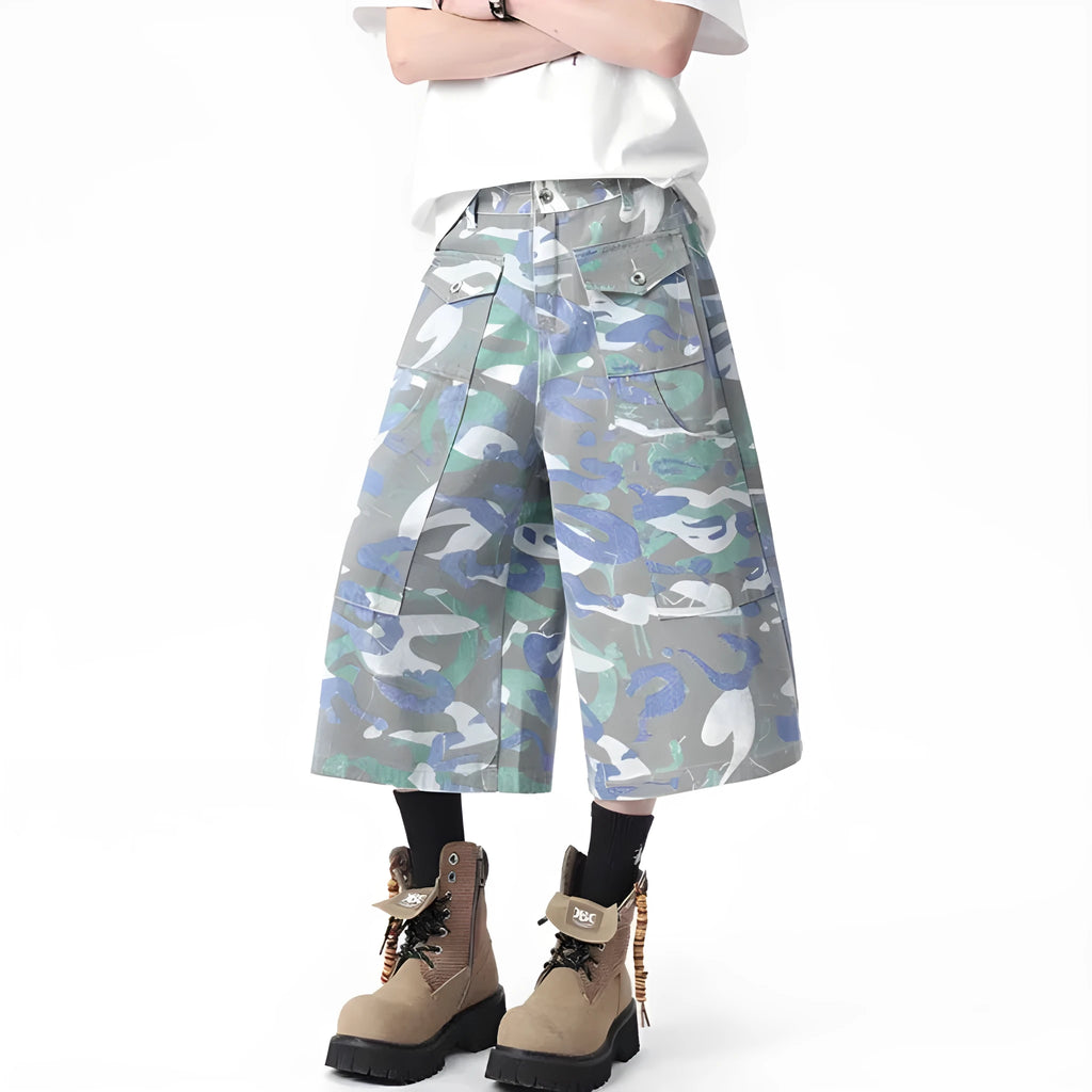 Women's camouflage print cotton cropped trousers with straight leg and multiple pockets