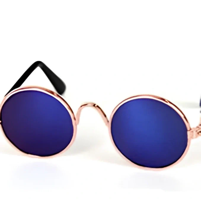 Spring-loaded adjustable pet sunglasses with metal frame and AC resin lenses for cats