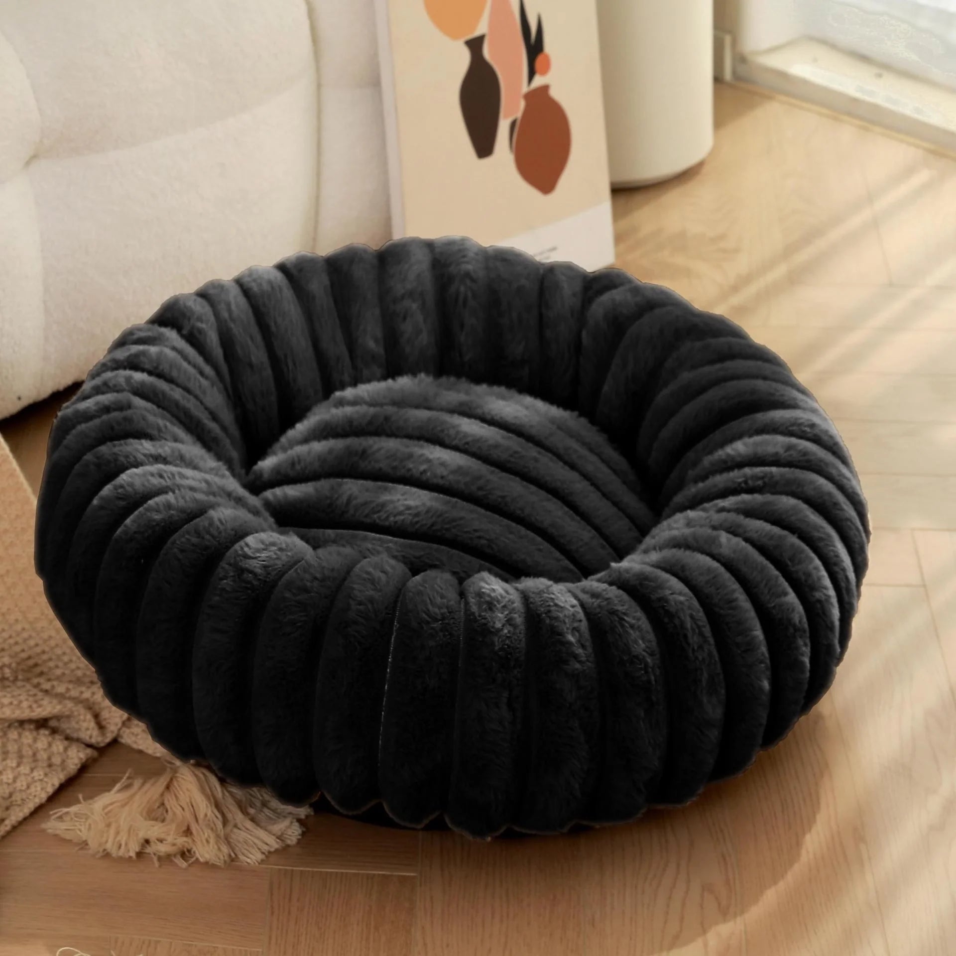 Round plush pet kennel for dogs in various colours and sizes