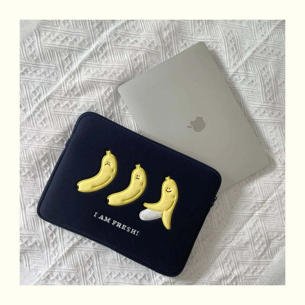 Embroidered animal pattern laptop sleeve for 15.6 inch computers with polyester construction