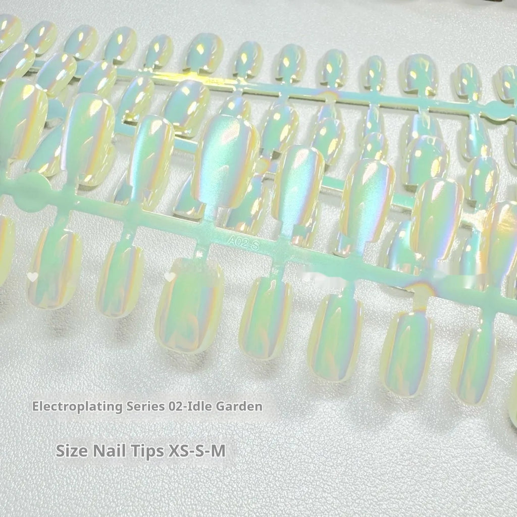 Electroplated cat's eye artificial gel nails in short ladder XS, S, and M sizes showing aurora and solid colour styles.