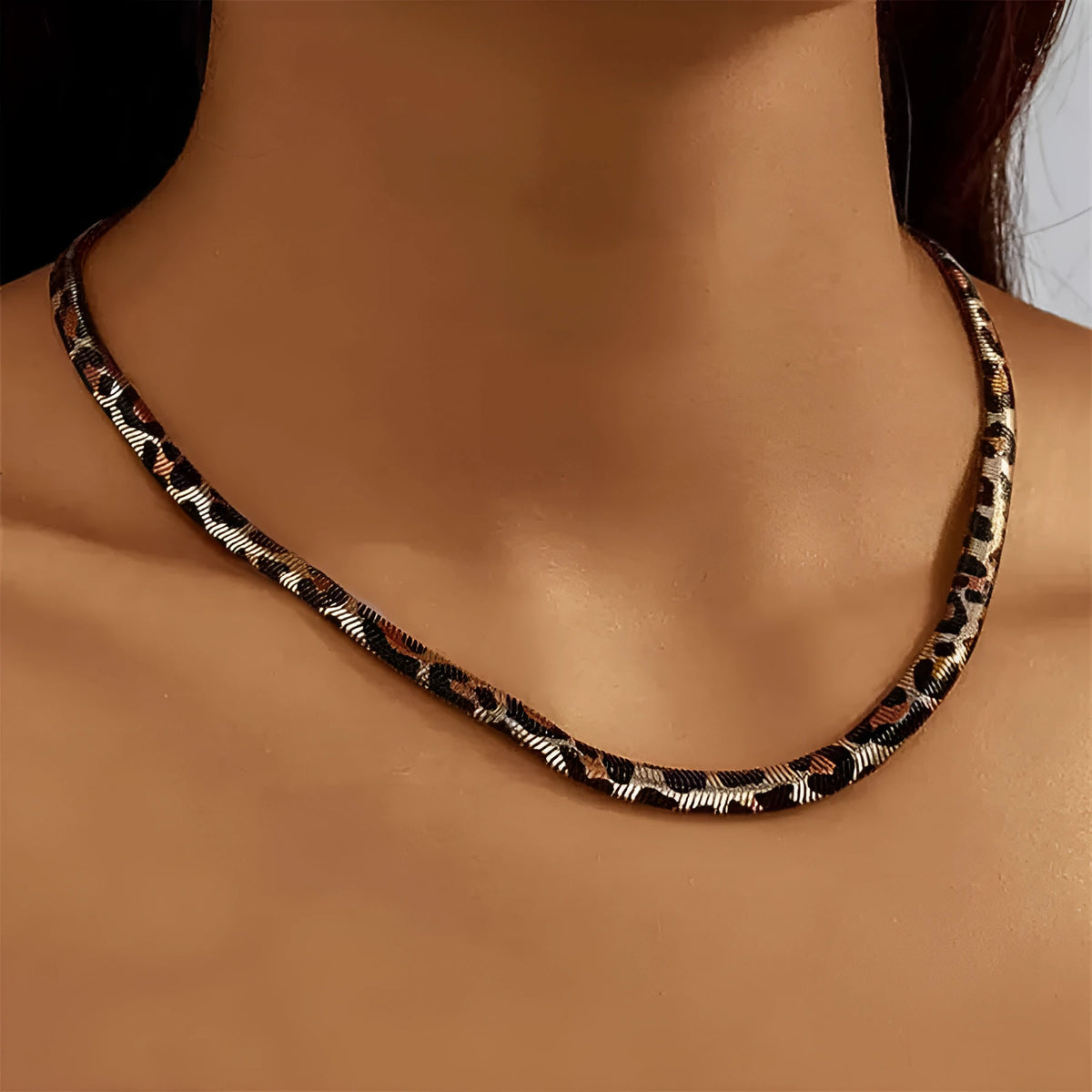 Handmade alloy leopard print pendant necklace on adjustable chain, women's fashion jewellery