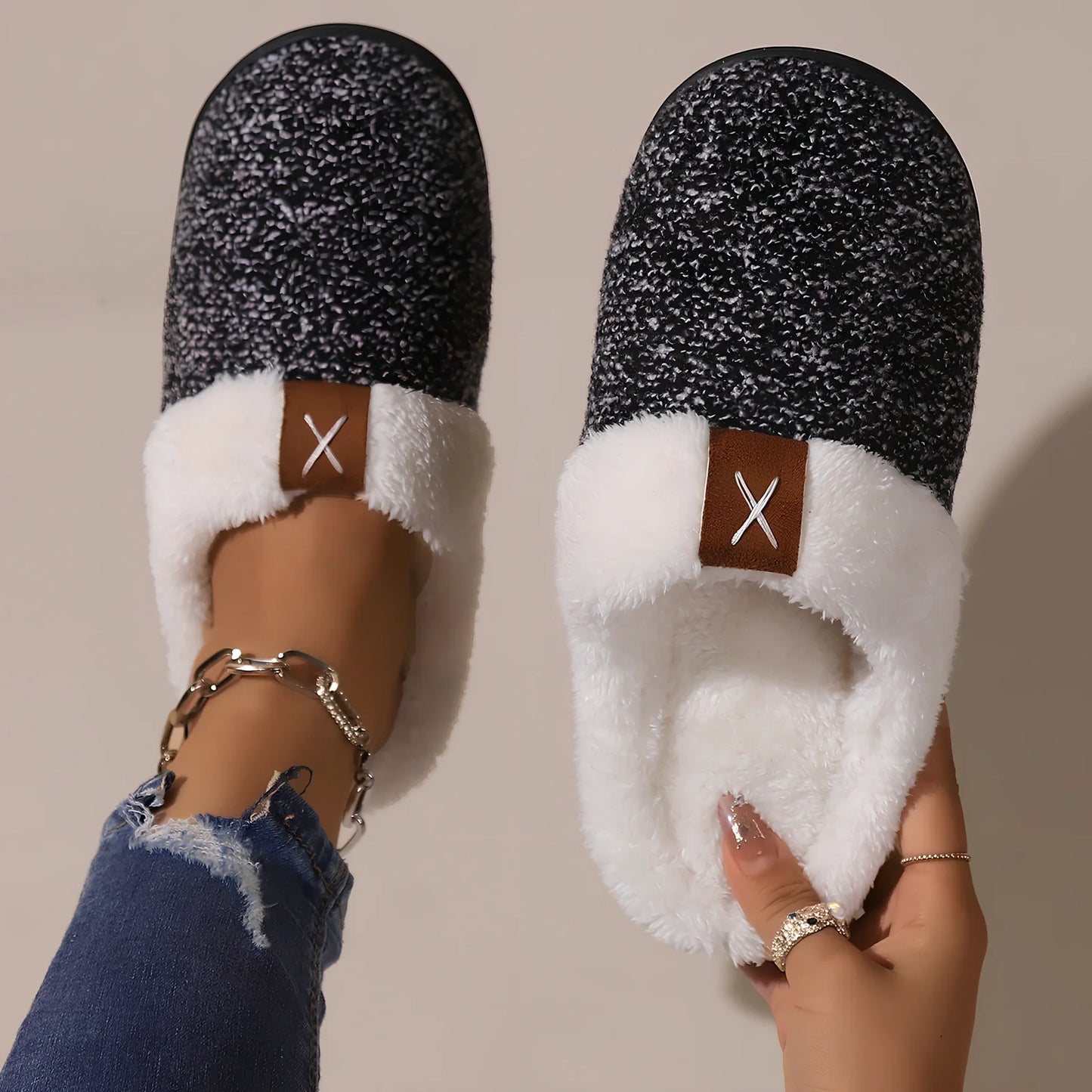 Winter plush slippers with thick sole and anti-slip pattern in burgundy colour