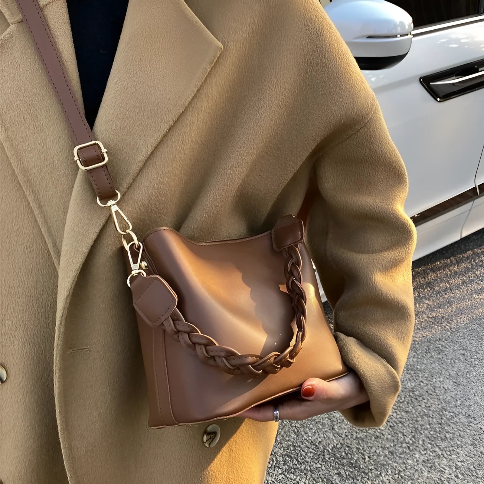 Retro woven PU one-shoulder crossbody underarm bucket bag in khaki colour.